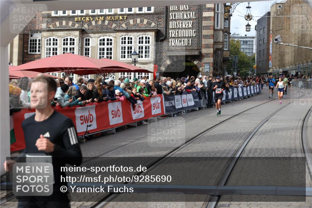 05.10.2025 - 20. swb-Marathon Bremen Yannick Fuchs http://msf.ph/oto/9285690 05.10.2025 13:03:51 Ziel 2613, 4617, 4758, 6804 meine-sportfotos.de