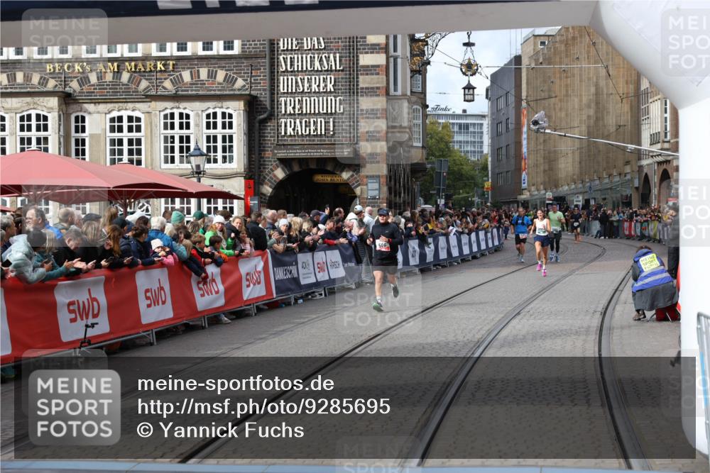 05.10.2025 - 20. swb-Marathon Bremen Yannick Fuchs http://msf.ph/oto/9285695 05.10.2025 13:03:51 Ziel 2613, 4617, 4758, 6804 meine-sportfotos.de
