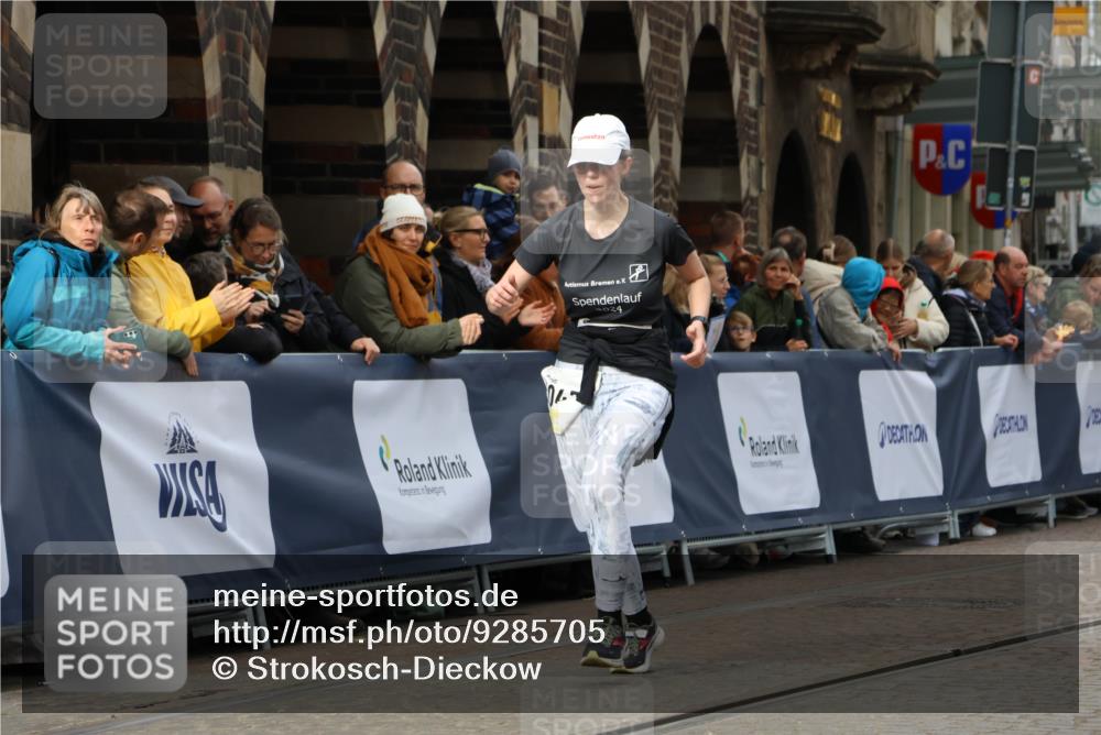 05.10.2025 - 20. swb-Marathon Bremen Strokosch-Dieckow http://msf.ph/oto/9285705 05.10.2025 11:18:36 Ziel 10076, 10472, 11480, 11690 meine-sportfotos.de