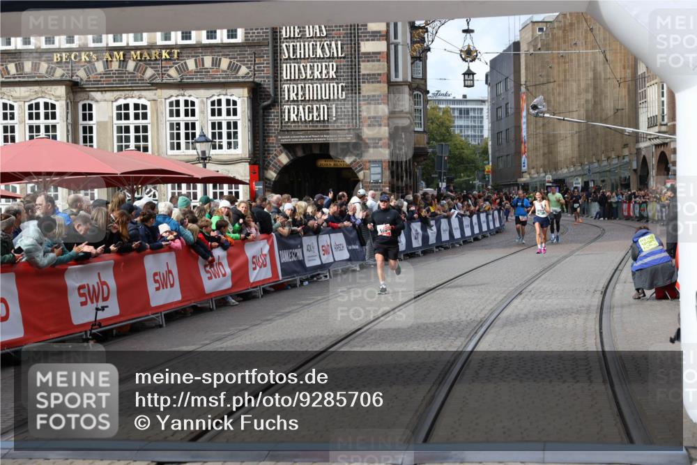 05.10.2025 - 20. swb-Marathon Bremen Yannick Fuchs http://msf.ph/oto/9285706 05.10.2025 13:03:51 Ziel 2613, 4617, 4758, 6804 meine-sportfotos.de