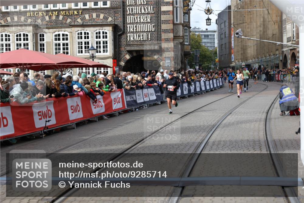 05.10.2025 - 20. swb-Marathon Bremen Yannick Fuchs http://msf.ph/oto/9285714 05.10.2025 13:03:51 Ziel 2613, 4617, 4758, 6804 meine-sportfotos.de