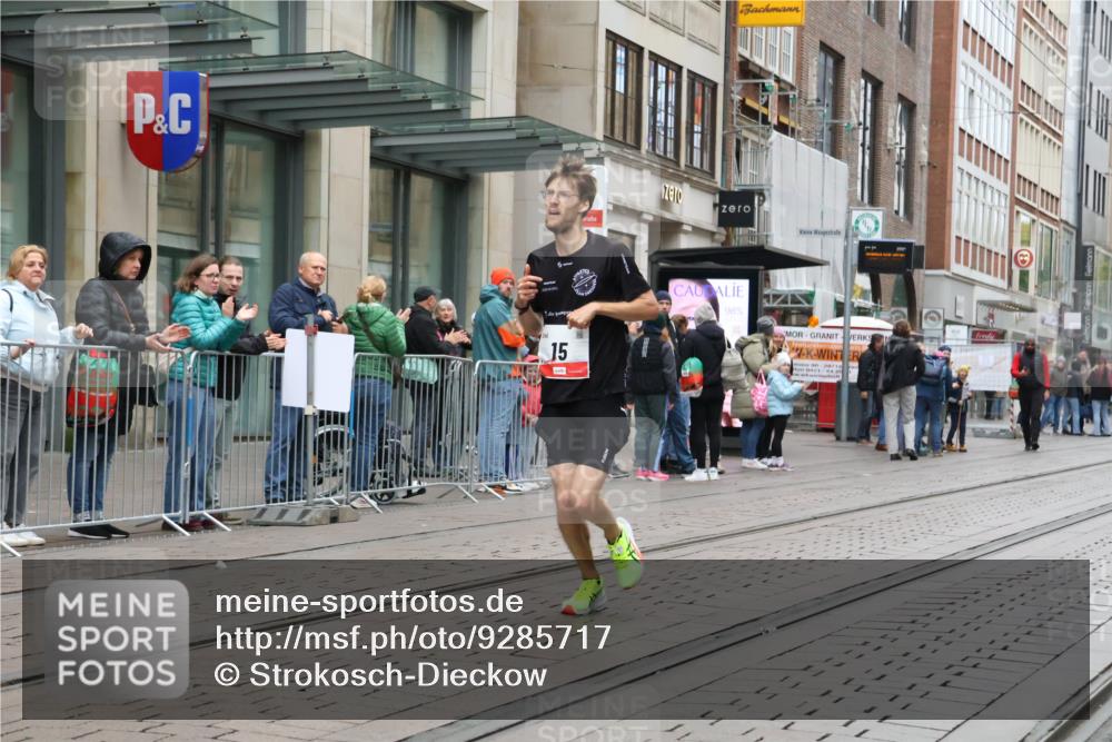 05.10.2025 - 20. swb-Marathon Bremen Strokosch-Dieckow http://msf.ph/oto/9285717 05.10.2025 12:10:26 Ziel 15, 15 meine-sportfotos.de