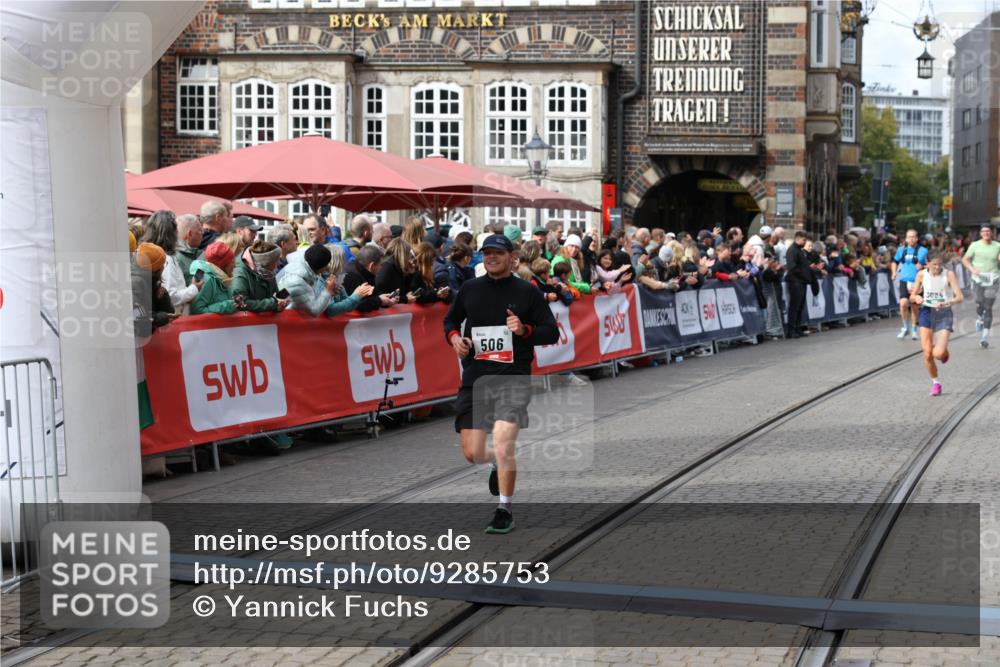 05.10.2025 - 20. swb-Marathon Bremen Yannick Fuchs http://msf.ph/oto/9285753 05.10.2025 13:03:55 Ziel 506, 3084, 6804 meine-sportfotos.de