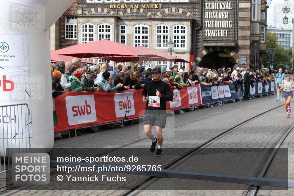 05.10.2025 - 20. swb-Marathon Bremen Yannick Fuchs http://msf.ph/oto/9285765 05.10.2025 13:03:55 Ziel 506, 3084, 6804 meine-sportfotos.de