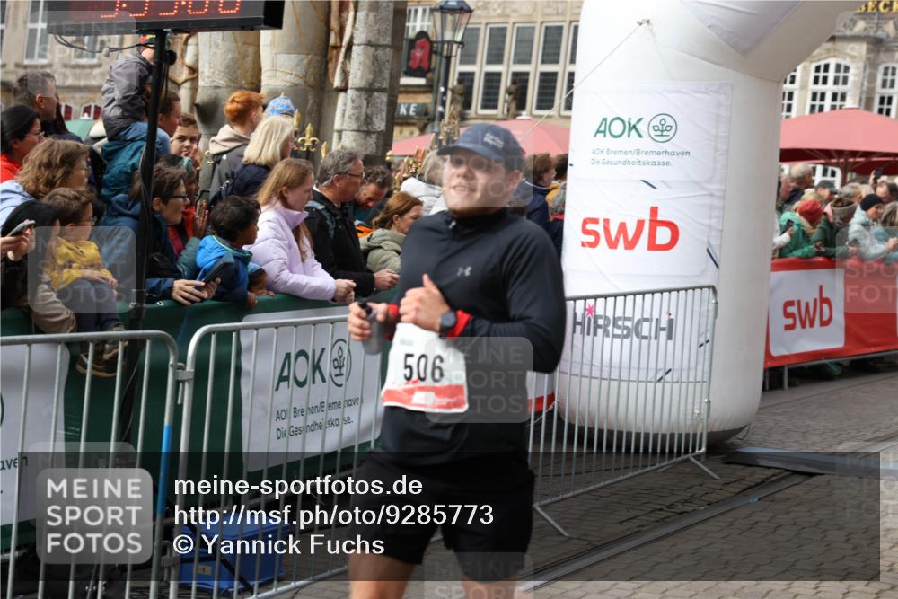 05.10.2025 - 20. swb-Marathon Bremen Yannick Fuchs http://msf.ph/oto/9285773 05.10.2025 13:03:57 Ziel 506, 3061, 3084, 6804 meine-sportfotos.de