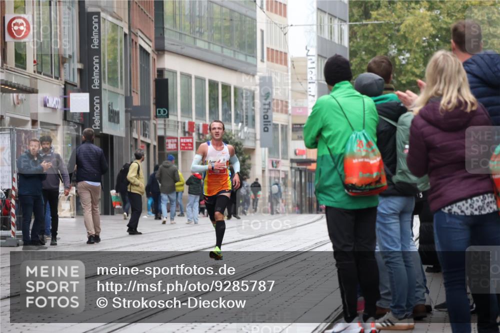 05.10.2025 - 20. swb-Marathon Bremen Strokosch-Dieckow http://msf.ph/oto/9285787 05.10.2025 12:12:07 Ziel 49, 49 meine-sportfotos.de