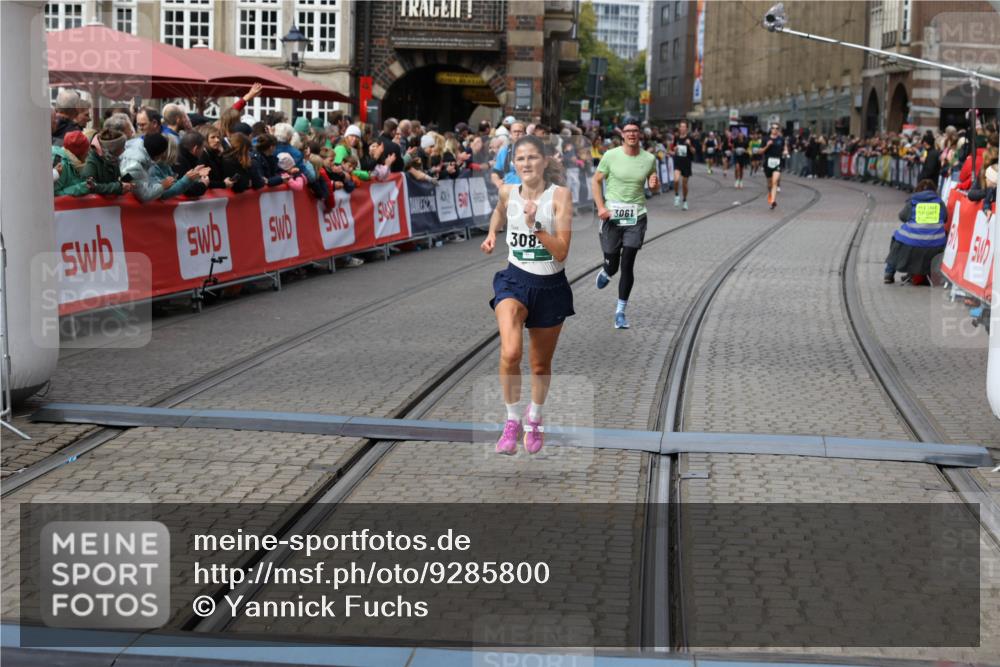 05.10.2025 - 20. swb-Marathon Bremen Yannick Fuchs http://msf.ph/oto/9285800 05.10.2025 13:03:58 Ziel 506, 1105, 3061, 3084 meine-sportfotos.de