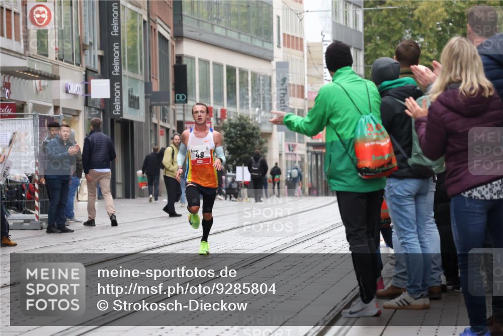 05.10.2025 - 20. swb-Marathon Bremen Strokosch-Dieckow http://msf.ph/oto/9285804 05.10.2025 12:12:08 Ziel 49, 49 meine-sportfotos.de