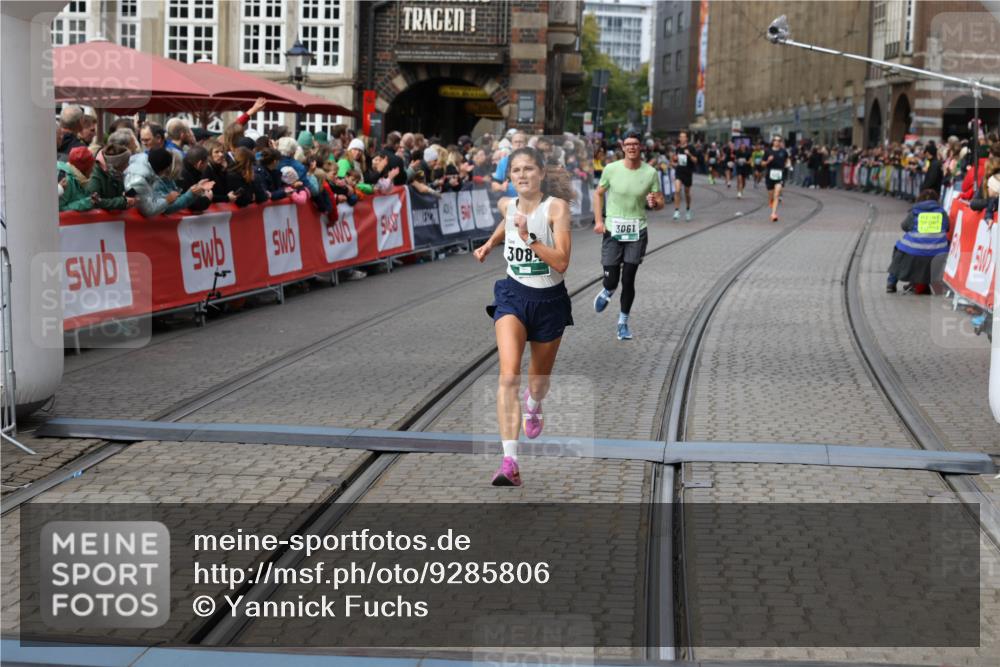 05.10.2025 - 20. swb-Marathon Bremen Yannick Fuchs http://msf.ph/oto/9285806 05.10.2025 13:03:58 Ziel 506, 1105, 3061, 3084 meine-sportfotos.de