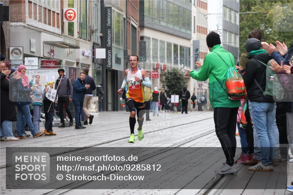 05.10.2025 - 20. swb-Marathon Bremen Strokosch-Dieckow http://msf.ph/oto/9285812 05.10.2025 12:12:08 Ziel 49, 49 meine-sportfotos.de