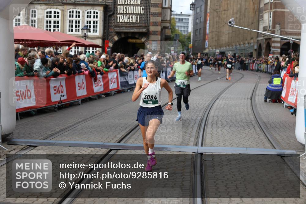 05.10.2025 - 20. swb-Marathon Bremen Yannick Fuchs http://msf.ph/oto/9285816 05.10.2025 13:03:58 Ziel 506, 1105, 3061, 3084 meine-sportfotos.de