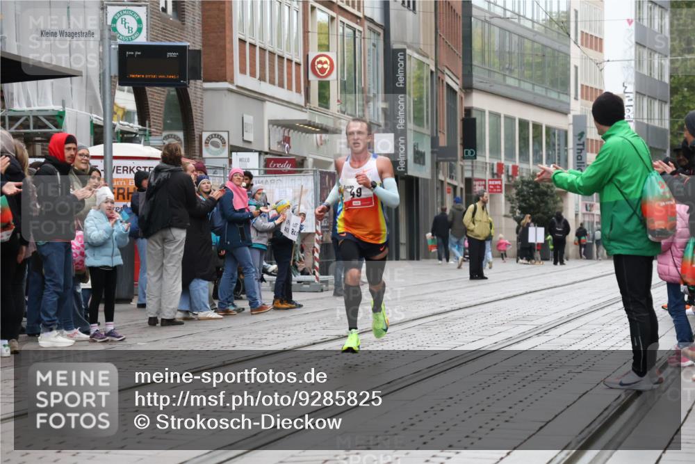 05.10.2025 - 20. swb-Marathon Bremen Strokosch-Dieckow http://msf.ph/oto/9285825 05.10.2025 12:12:10 Ziel 49, 49 meine-sportfotos.de