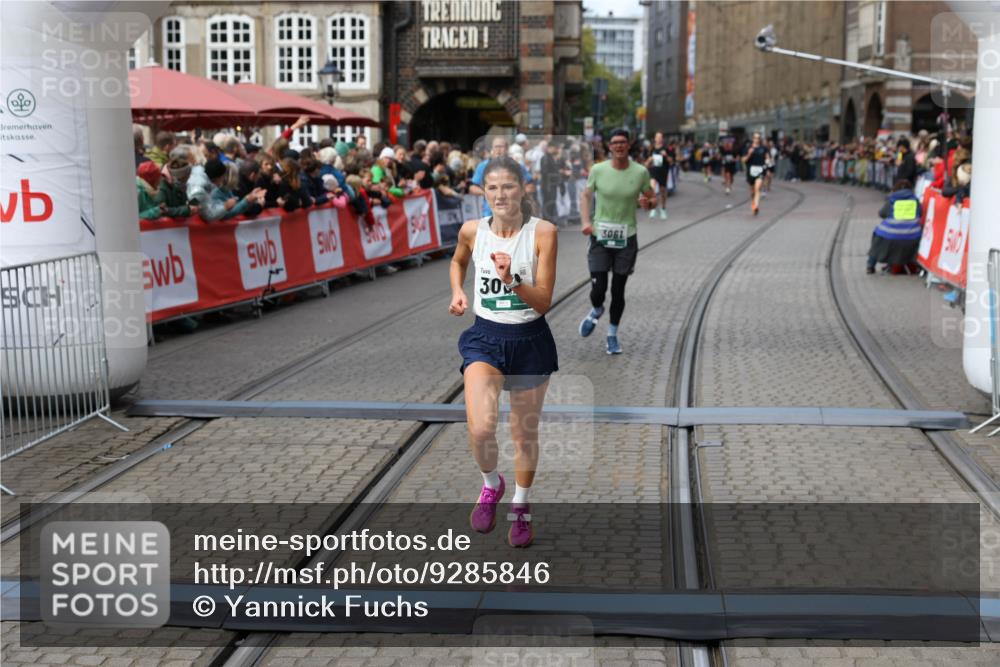 05.10.2025 - 20. swb-Marathon Bremen Yannick Fuchs http://msf.ph/oto/9285846 05.10.2025 13:03:59 Ziel 506, 1105, 3061, 3084 meine-sportfotos.de