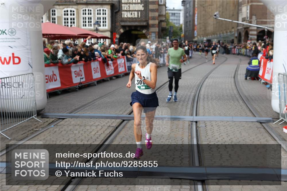 05.10.2025 - 20. swb-Marathon Bremen Yannick Fuchs http://msf.ph/oto/9285855 05.10.2025 13:03:59 Ziel 506, 1105, 3061, 3084 meine-sportfotos.de