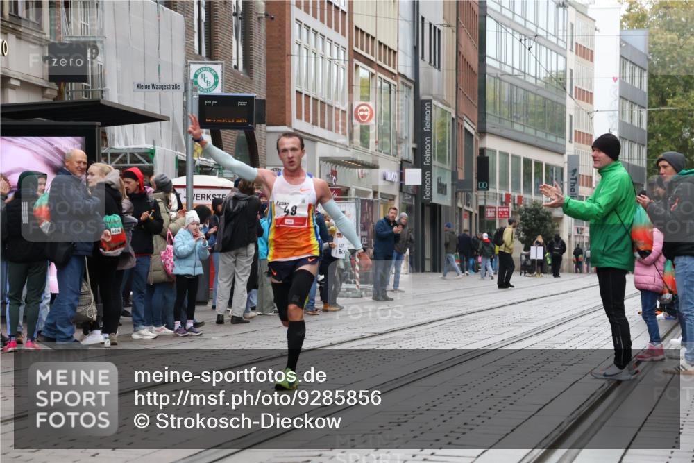 05.10.2025 - 20. swb-Marathon Bremen Strokosch-Dieckow http://msf.ph/oto/9285856 05.10.2025 12:12:11 Ziel 49, 49 meine-sportfotos.de