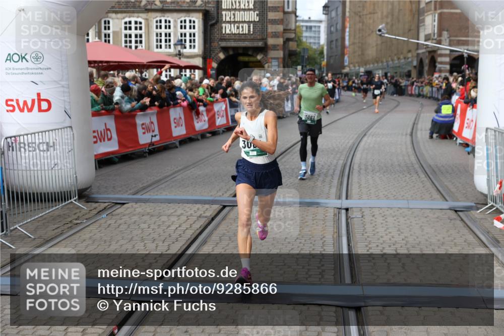 05.10.2025 - 20. swb-Marathon Bremen Yannick Fuchs http://msf.ph/oto/9285866 05.10.2025 13:03:59 Ziel 506, 1105, 3061, 3084 meine-sportfotos.de