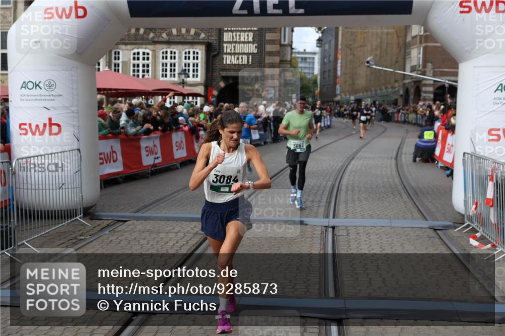 05.10.2025 - 20. swb-Marathon Bremen Yannick Fuchs http://msf.ph/oto/9285873 05.10.2025 13:03:59 Ziel 506, 1105, 3061, 3084 meine-sportfotos.de