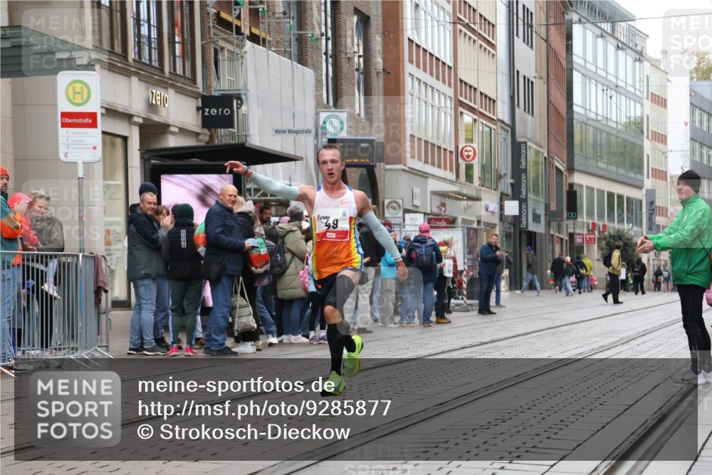 05.10.2025 - 20. swb-Marathon Bremen Strokosch-Dieckow http://msf.ph/oto/9285877 05.10.2025 12:12:11 Ziel 49, 49 meine-sportfotos.de
