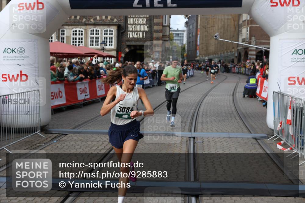 05.10.2025 - 20. swb-Marathon Bremen Yannick Fuchs http://msf.ph/oto/9285883 05.10.2025 13:03:59 Ziel 506, 1105, 3061, 3084 meine-sportfotos.de