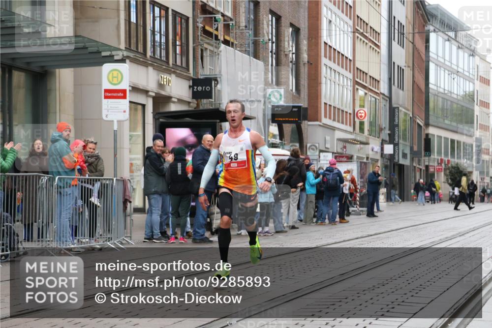 05.10.2025 - 20. swb-Marathon Bremen Strokosch-Dieckow http://msf.ph/oto/9285893 05.10.2025 12:12:12 Ziel 49, 49 meine-sportfotos.de