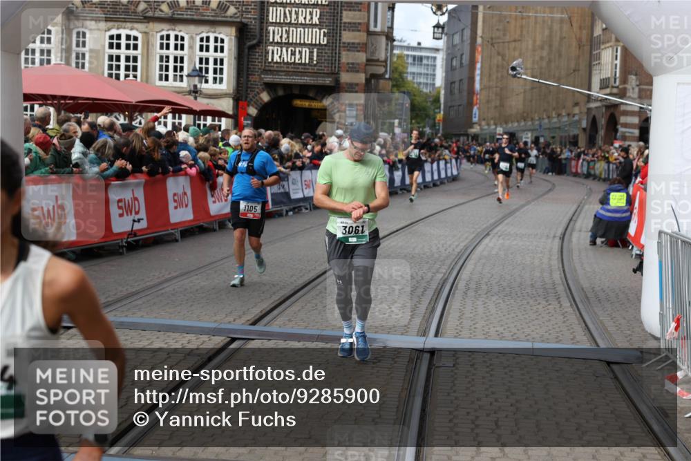 05.10.2025 - 20. swb-Marathon Bremen Yannick Fuchs http://msf.ph/oto/9285900 05.10.2025 13:04:00 Ziel 506, 1105, 3061, 3084 meine-sportfotos.de