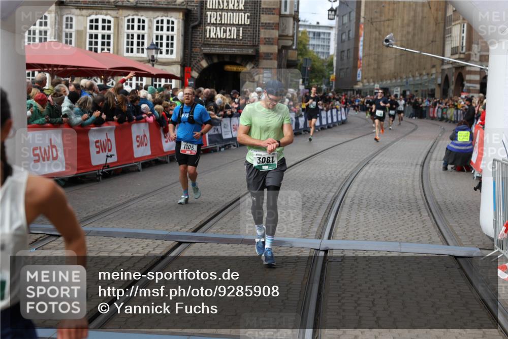 05.10.2025 - 20. swb-Marathon Bremen Yannick Fuchs http://msf.ph/oto/9285908 05.10.2025 13:04:00 Ziel 506, 1105, 3061, 3084 meine-sportfotos.de