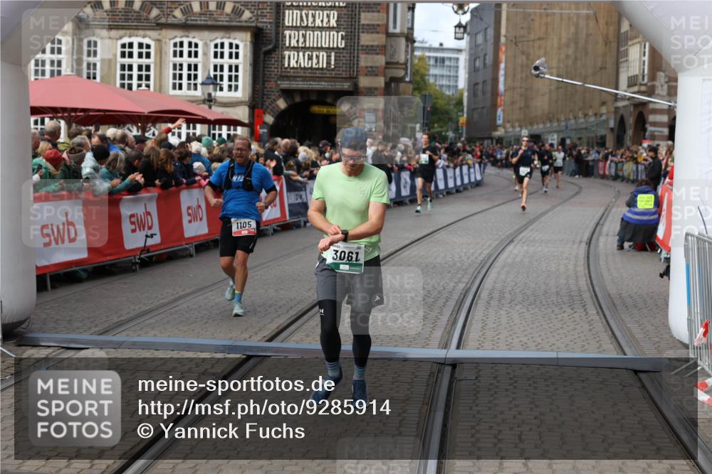 05.10.2025 - 20. swb-Marathon Bremen Yannick Fuchs http://msf.ph/oto/9285914 05.10.2025 13:04:00 Ziel 506, 1105, 3061, 3084 meine-sportfotos.de