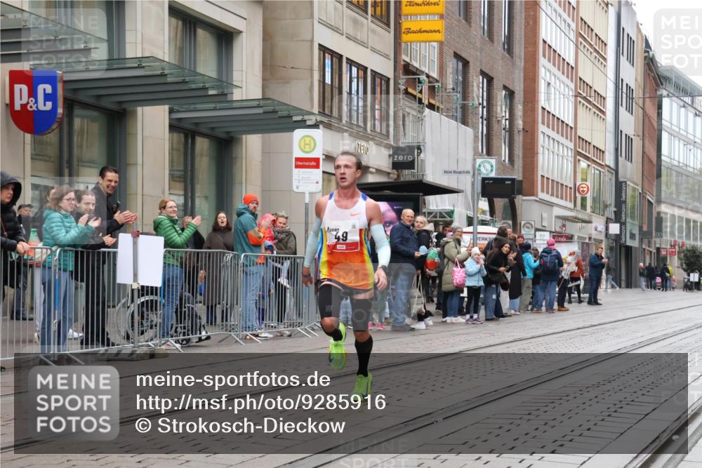 05.10.2025 - 20. swb-Marathon Bremen Strokosch-Dieckow http://msf.ph/oto/9285916 05.10.2025 12:12:12 Ziel 49, 49 meine-sportfotos.de