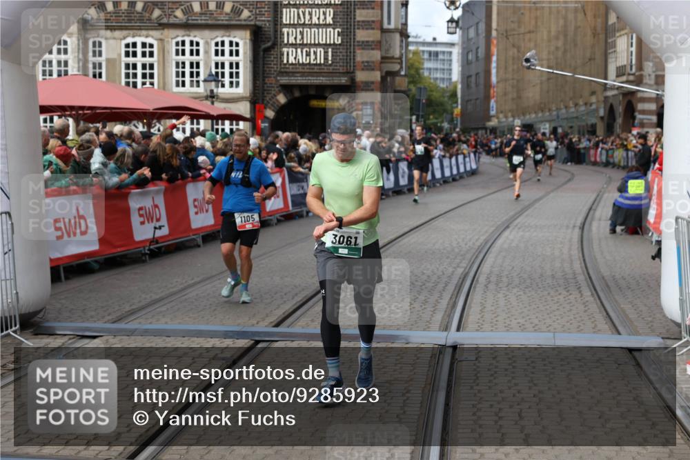 05.10.2025 - 20. swb-Marathon Bremen Yannick Fuchs http://msf.ph/oto/9285923 05.10.2025 13:04:00 Ziel 506, 1105, 3061, 3084 meine-sportfotos.de