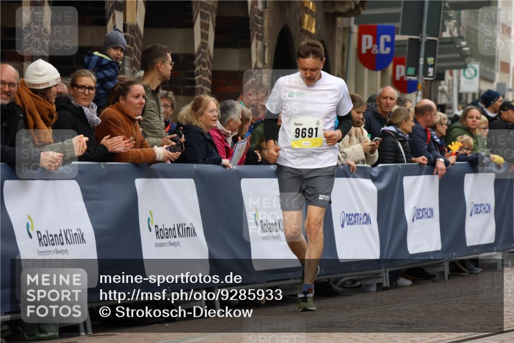 05.10.2025 - 20. swb-Marathon Bremen Strokosch-Dieckow http://msf.ph/oto/9285933 05.10.2025 11:18:50 Ziel 9691 meine-sportfotos.de