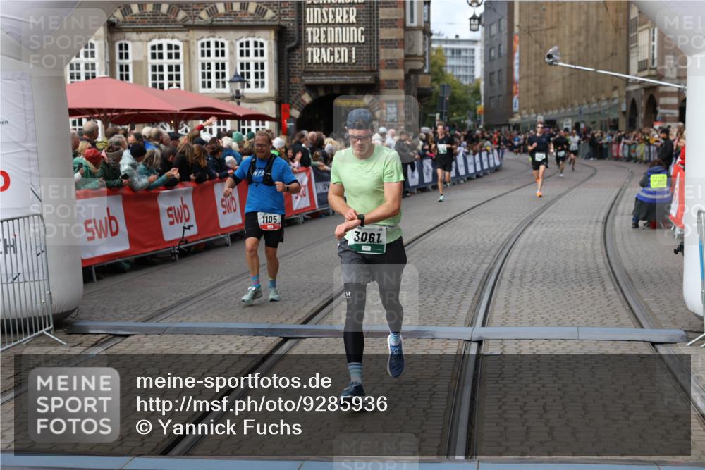 05.10.2025 - 20. swb-Marathon Bremen Yannick Fuchs http://msf.ph/oto/9285936 05.10.2025 13:04:00 Ziel 506, 1105, 3061, 3084 meine-sportfotos.de