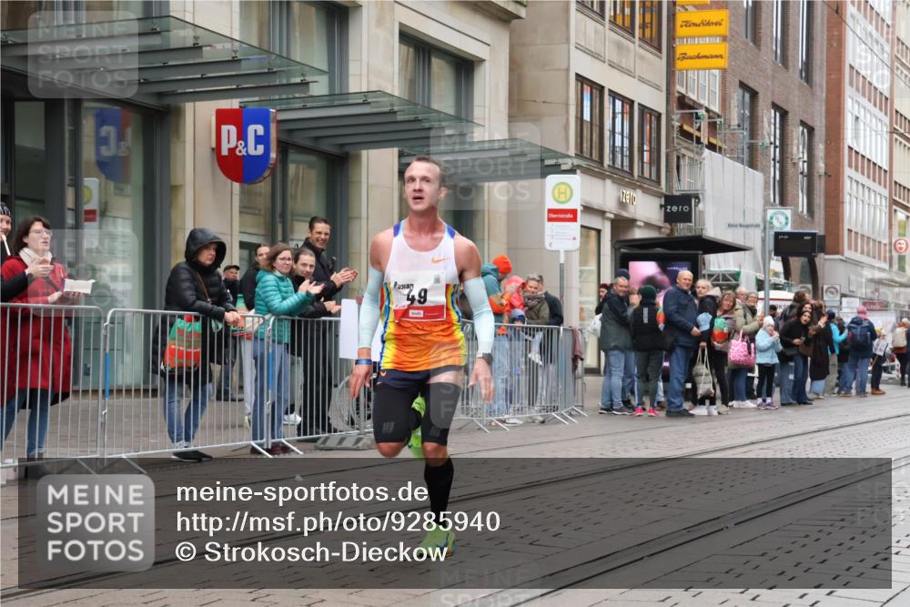 05.10.2025 - 20. swb-Marathon Bremen Strokosch-Dieckow http://msf.ph/oto/9285940 05.10.2025 12:12:13 Ziel 49, 49 meine-sportfotos.de