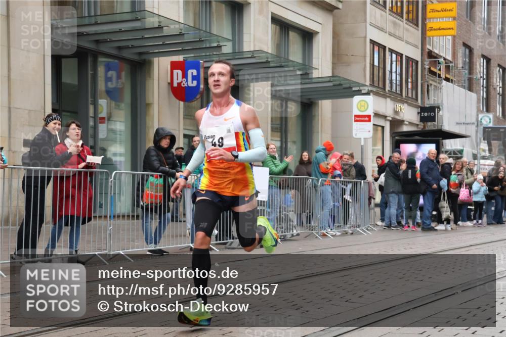 05.10.2025 - 20. swb-Marathon Bremen Strokosch-Dieckow http://msf.ph/oto/9285957 05.10.2025 12:12:13 Ziel 49, 49 meine-sportfotos.de
