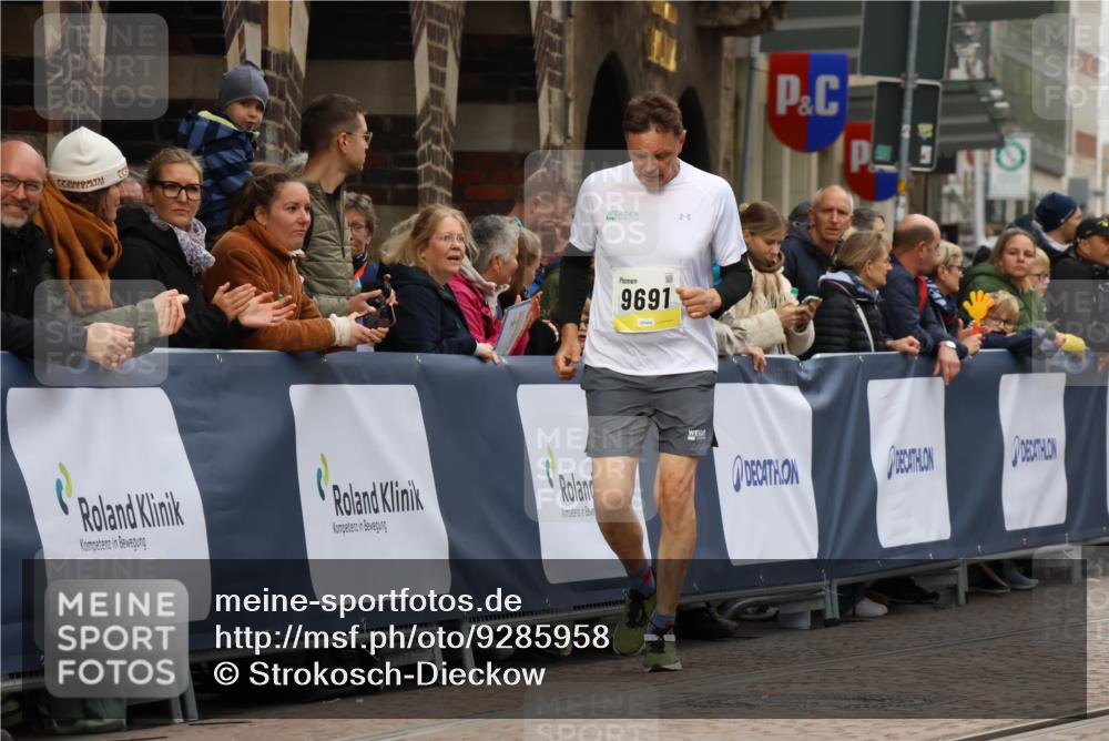 05.10.2025 - 20. swb-Marathon Bremen Strokosch-Dieckow http://msf.ph/oto/9285958 05.10.2025 11:18:50 Ziel 9691 meine-sportfotos.de