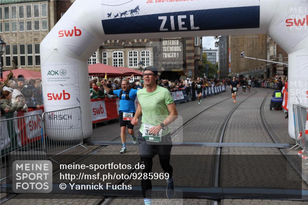 05.10.2025 - 20. swb-Marathon Bremen Yannick Fuchs http://msf.ph/oto/9285969 05.10.2025 13:04:01 Ziel 506, 1105, 3061, 3084, 5786 meine-sportfotos.de