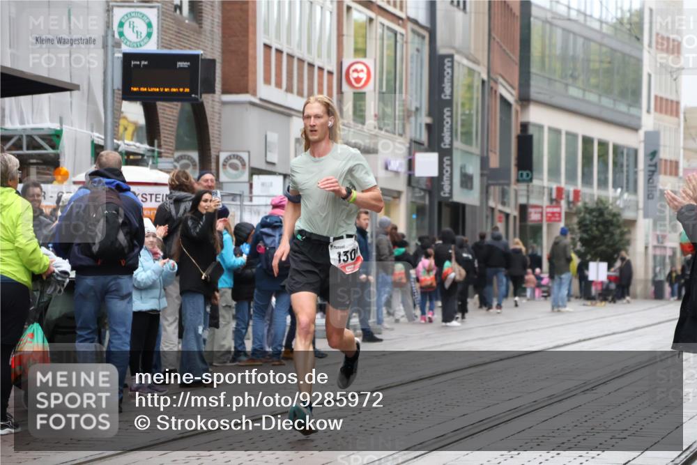 05.10.2025 - 20. swb-Marathon Bremen Strokosch-Dieckow http://msf.ph/oto/9285972 05.10.2025 12:12:56 Ziel 1301, 1301 meine-sportfotos.de