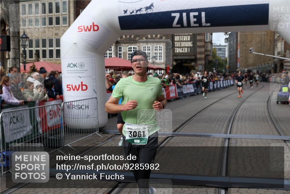 05.10.2025 - 20. swb-Marathon Bremen Yannick Fuchs http://msf.ph/oto/9285982 05.10.2025 13:04:01 Ziel 506, 1105, 3061, 3084, 5786 meine-sportfotos.de