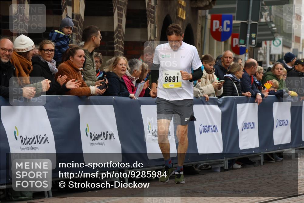 05.10.2025 - 20. swb-Marathon Bremen Strokosch-Dieckow http://msf.ph/oto/9285984 05.10.2025 11:18:50 Ziel 9691 meine-sportfotos.de