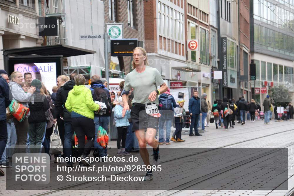 05.10.2025 - 20. swb-Marathon Bremen Strokosch-Dieckow http://msf.ph/oto/9285985 05.10.2025 12:12:57 Ziel 1301, 1301 meine-sportfotos.de