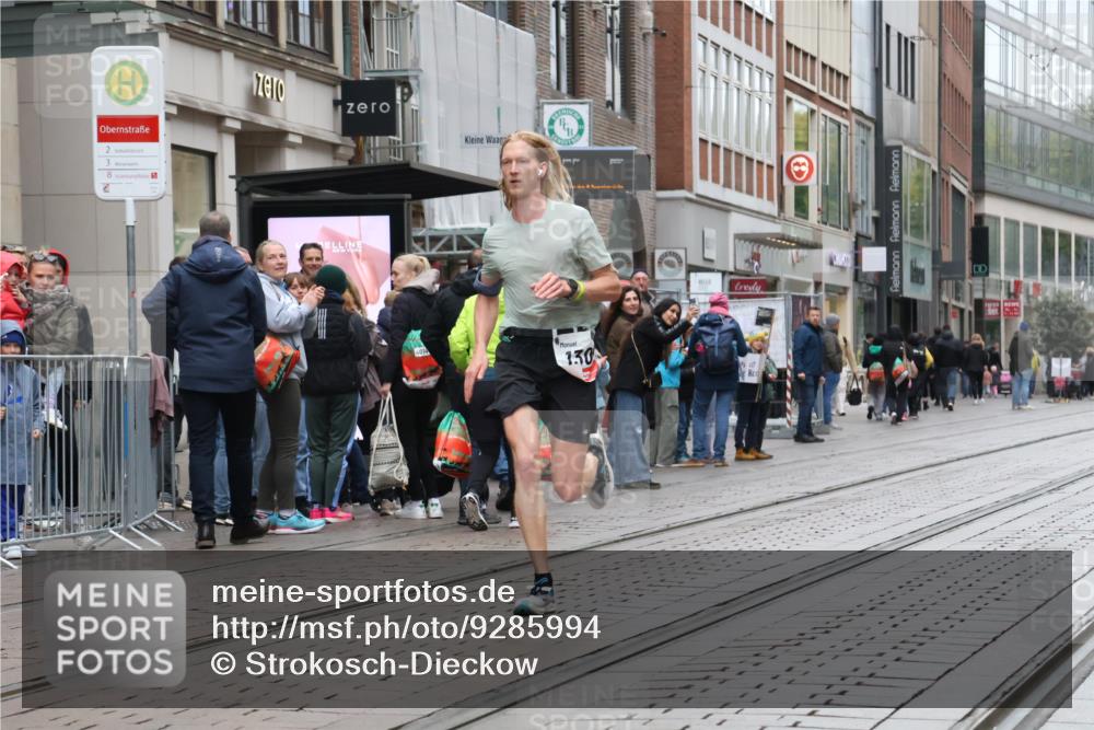 05.10.2025 - 20. swb-Marathon Bremen Strokosch-Dieckow http://msf.ph/oto/9285994 05.10.2025 12:12:58 Ziel 1301, 1301 meine-sportfotos.de