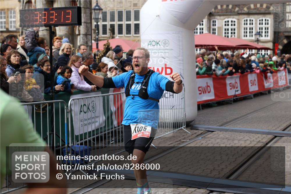 05.10.2025 - 20. swb-Marathon Bremen Yannick Fuchs http://msf.ph/oto/9286000 05.10.2025 13:04:02 Ziel 506, 1105, 3061, 3084, 4215, 5786 meine-sportfotos.de