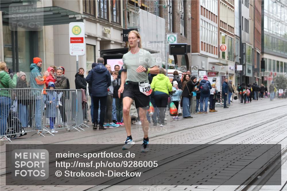 05.10.2025 - 20. swb-Marathon Bremen Strokosch-Dieckow http://msf.ph/oto/9286005 05.10.2025 12:12:58 Ziel 1301, 1301 meine-sportfotos.de