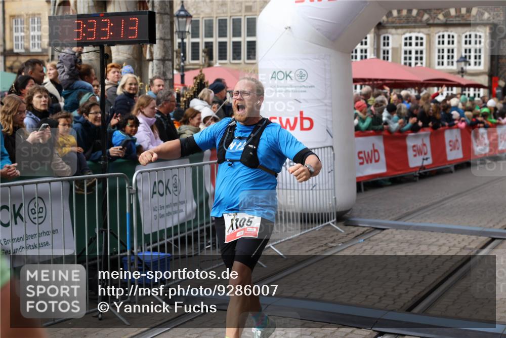 05.10.2025 - 20. swb-Marathon Bremen Yannick Fuchs http://msf.ph/oto/9286007 05.10.2025 13:04:02 Ziel 506, 1105, 3061, 3084, 4215, 5786 meine-sportfotos.de