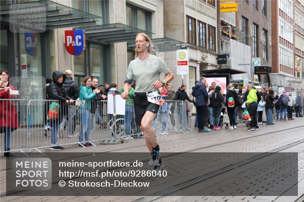 05.10.2025 - 20. swb-Marathon Bremen Strokosch-Dieckow http://msf.ph/oto/9286040 05.10.2025 12:12:59 Ziel 1301, 1301 meine-sportfotos.de
