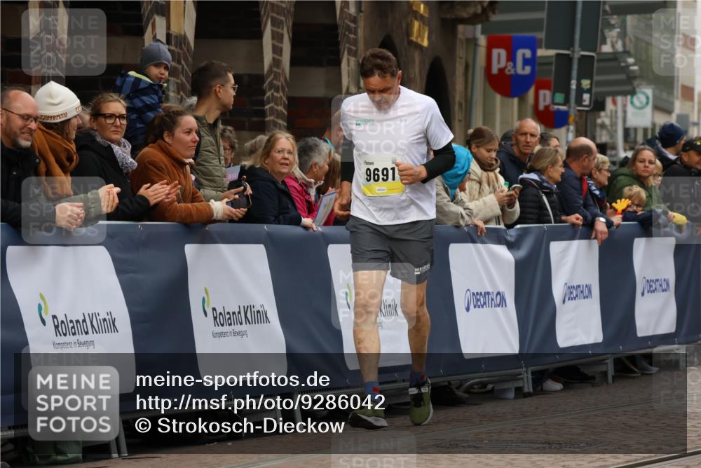 05.10.2025 - 20. swb-Marathon Bremen Strokosch-Dieckow http://msf.ph/oto/9286042 05.10.2025 11:18:50 Ziel 9691 meine-sportfotos.de
