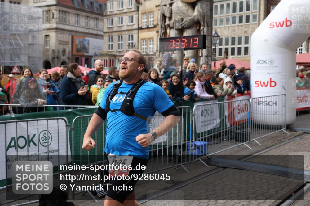 05.10.2025 - 20. swb-Marathon Bremen Yannick Fuchs http://msf.ph/oto/9286045 05.10.2025 13:04:03 Ziel 1105, 3061, 3084, 4215, 5786 meine-sportfotos.de