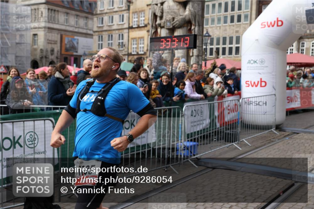 05.10.2025 - 20. swb-Marathon Bremen Yannick Fuchs http://msf.ph/oto/9286054 05.10.2025 13:04:03 Ziel 1105, 3061, 3084, 4215, 5786 meine-sportfotos.de