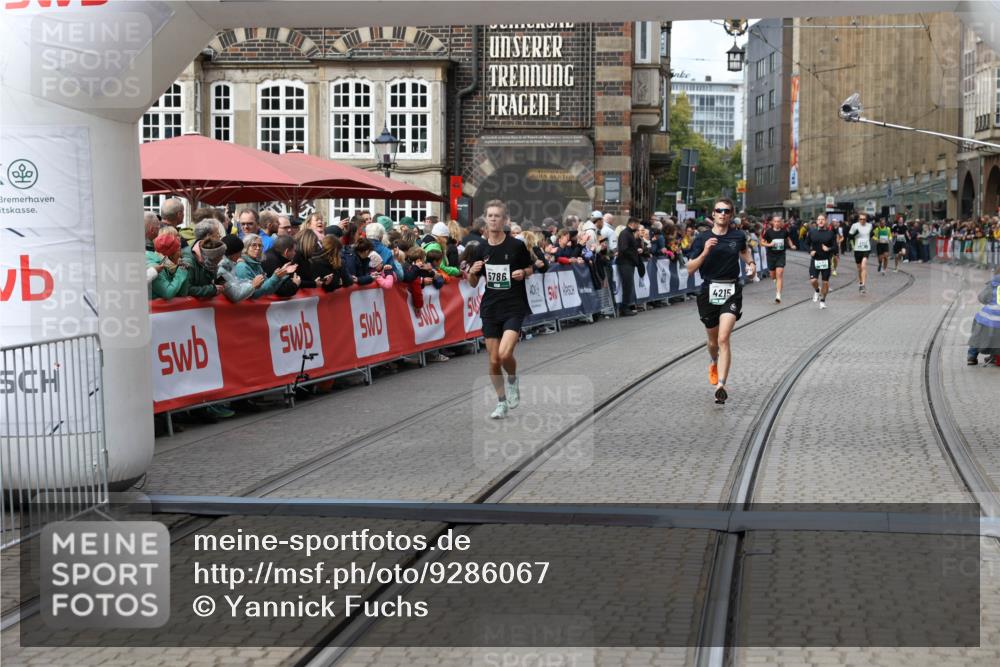 05.10.2025 - 20. swb-Marathon Bremen Yannick Fuchs http://msf.ph/oto/9286067 05.10.2025 13:04:04 Ziel 1105, 3061, 3084, 4215, 5786 meine-sportfotos.de