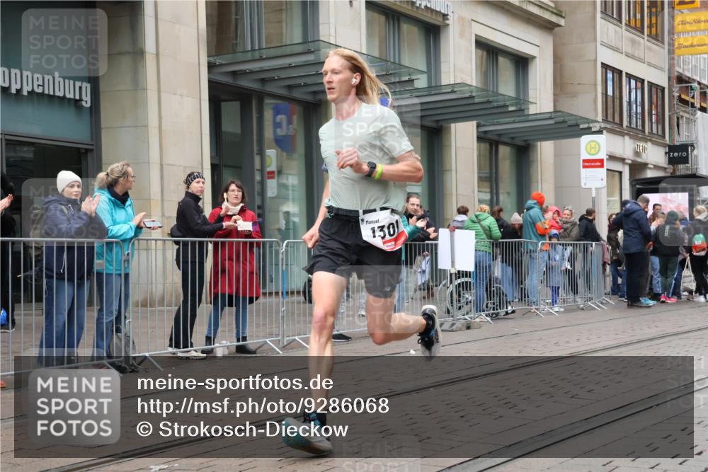 05.10.2025 - 20. swb-Marathon Bremen Strokosch-Dieckow http://msf.ph/oto/9286068 05.10.2025 12:13:00 Ziel 1301, 1301 meine-sportfotos.de