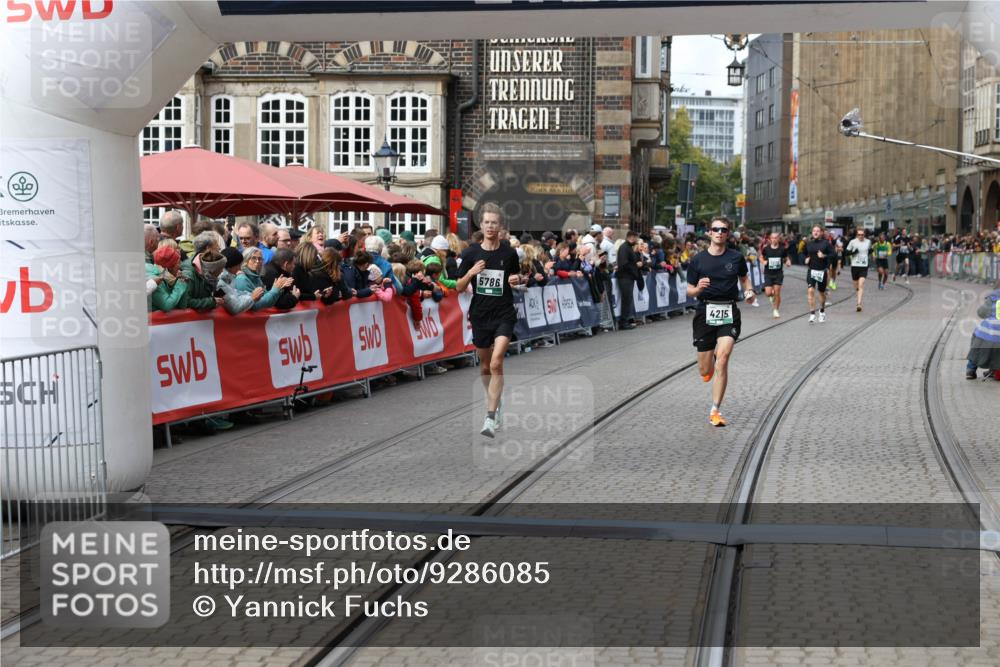 05.10.2025 - 20. swb-Marathon Bremen Yannick Fuchs http://msf.ph/oto/9286085 05.10.2025 13:04:04 Ziel 1105, 3061, 3084, 4215, 5786 meine-sportfotos.de